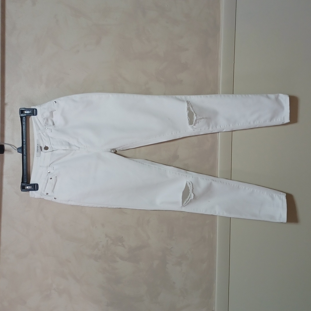 Forever 21 White Distressed Skinny Size 25